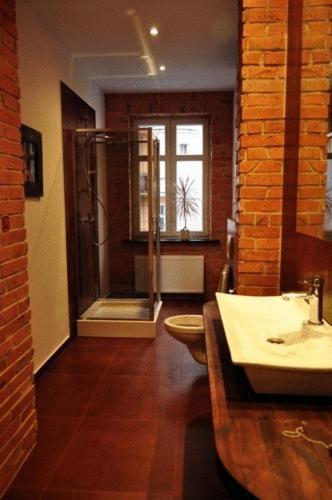 Artrooms بوزنان المظهر الخارجي الصورة